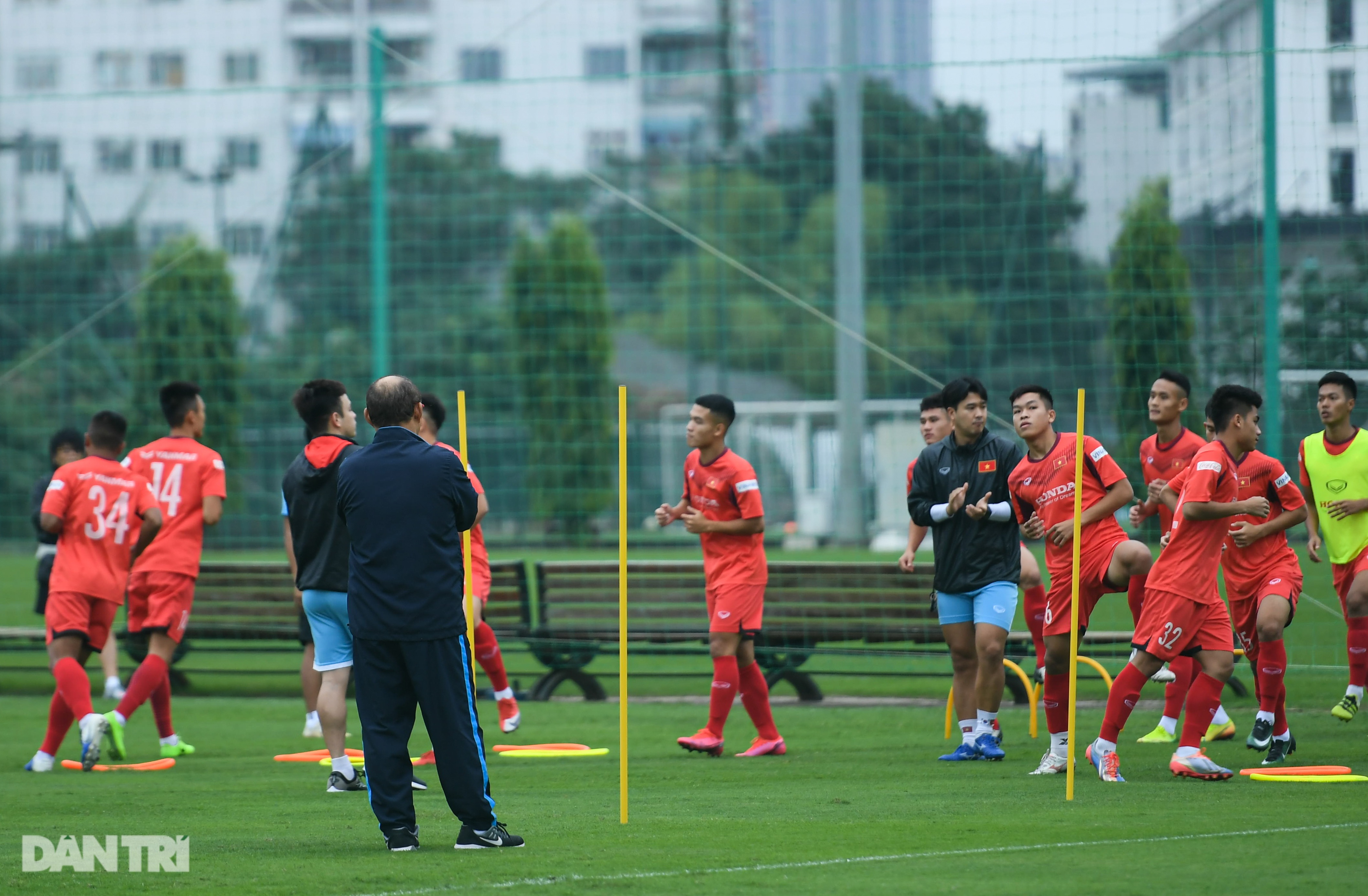 Thầy Park nhăn mặt, hướng dẫn học trò tới bung giày - 15 Thầy Park nhăn mặt, hướng dẫn học trò tới bung giày - 15