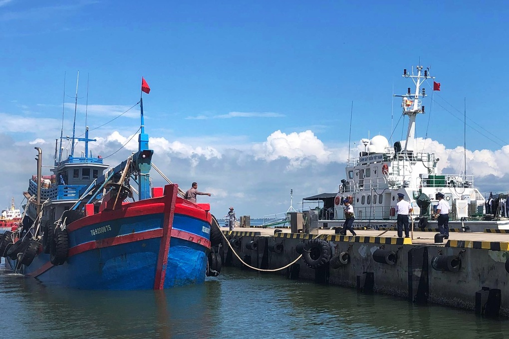 Phát hiện tàu vận chuyển 85.000 lít dầu không rõ nguồn gốc - 1 Phát hiện tàu vận chuyển 85.000 lít dầu không rõ nguồn gốc - 1