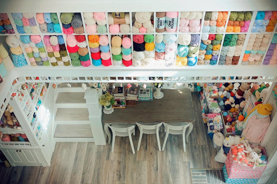 Mẹ đảm tậu hàng nghìn cuộn len, trang trí ngôi nhà đẹp như trên phim - 12