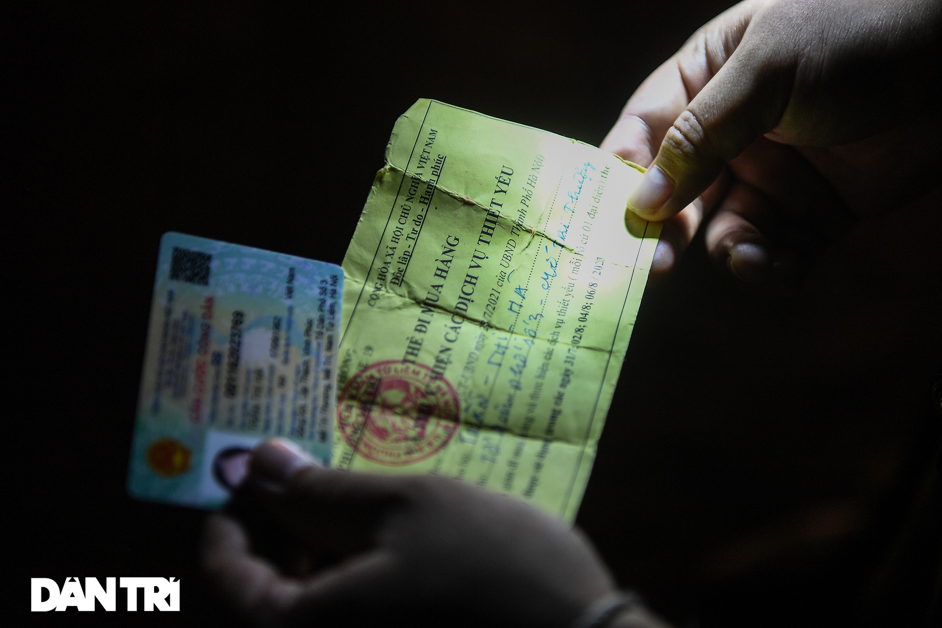 Hà Nội: Xuyên đêm kiểm soát, xử phạt người dân ra đường không lý do - 8