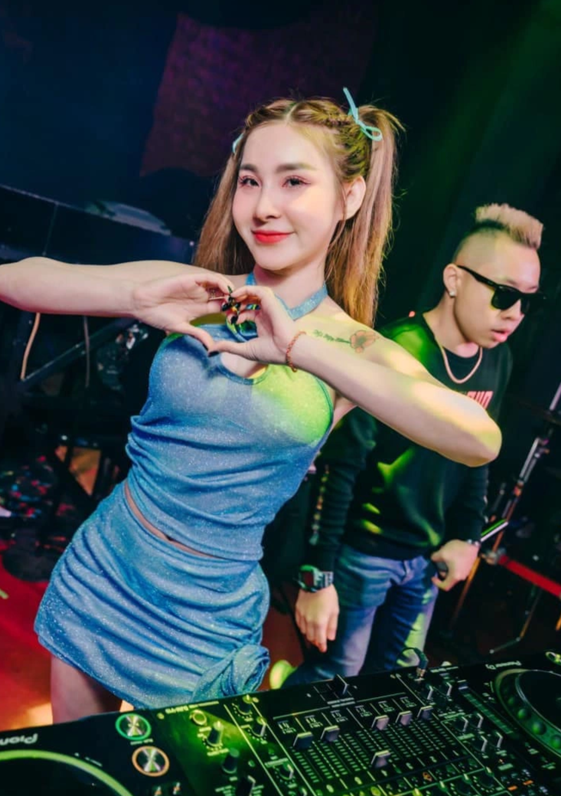 Nữ DJ miền Tây mặc áo dài chơi nhạc gây sốt, kể góc khuất sống về đêm - 3 Nữ DJ miền Tây mặc áo dài chơi nhạc gây sốt, kể góc khuất sống về đêm - 3