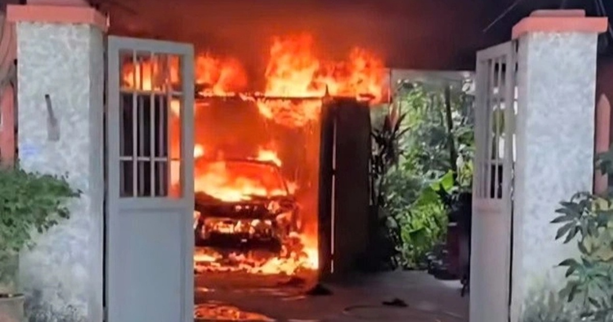 Ô tô để trong sân nhà dân bị "bà hỏa" thiêu rụi