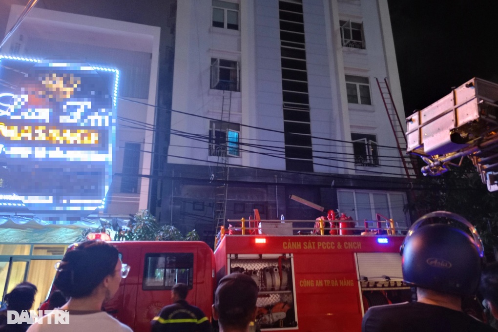 Cháy ở tòa nhà 7 tầng tại Đà Nẵng, cư dân dùng thang dây thoát thân - 1 Cháy ở tòa nhà 7 tầng tại Đà Nẵng, cư dân dùng thang dây thoát thân - 1