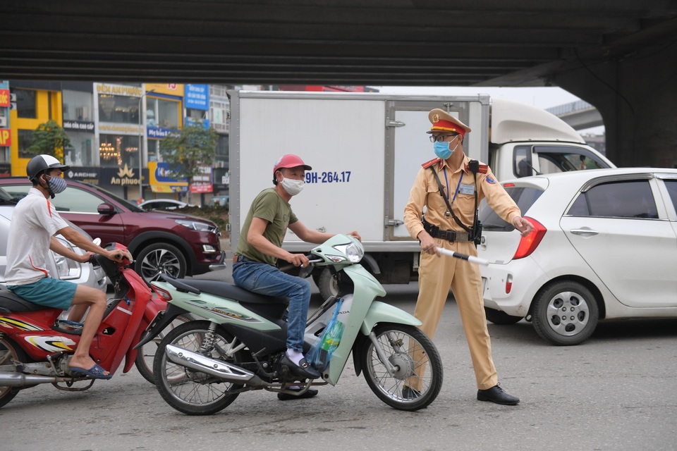 Hà Nội ra quân tổng kiểm tra phương tiện từ 6h sáng - 5 Hà Nội ra quân tổng kiểm tra phương tiện từ 6h sáng - 5