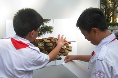 Áp lực giữ quỹ lớp: Chưa học bơi đã phải… xuống nước