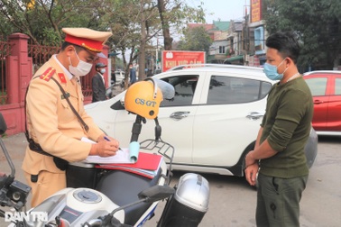 Cảnh sát giao thông lý giải việc xử phạt xe không chính chủ