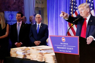 Câu chuyện sau hồ sơ tuyệt mật cáo buộc ông Trump có quan hệ ngầm với Nga?