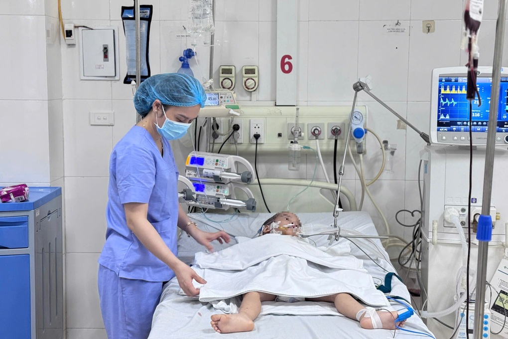 Cháu bé 3 tuổi hôn mê, ngừng tuần hoàn do hóc quả nhãn - 1 Cháu bé 3 tuổi hôn mê, ngừng tuần hoàn do hóc quả nhãn - 1