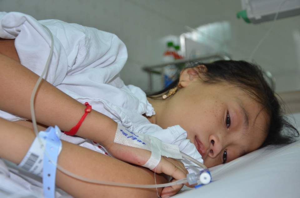 Thương bé gái 12 tuổi tính mạng vô cùng mong manh - 5 Thương bé gái 12 tuổi tính mạng vô cùng mong manh - 5
