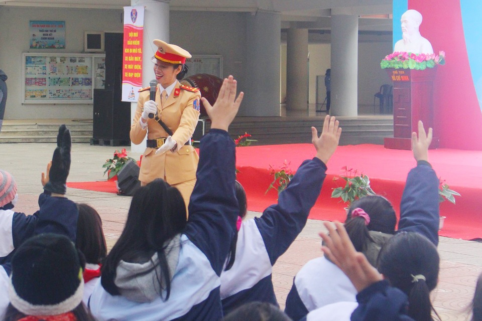 Hà Nội: Ra mắt thí điểm mô hình Cổng trường học an toàn giao thông - 1 Hà Nội: Ra mắt thí điểm mô hình Cổng trường học an toàn giao thông - 1