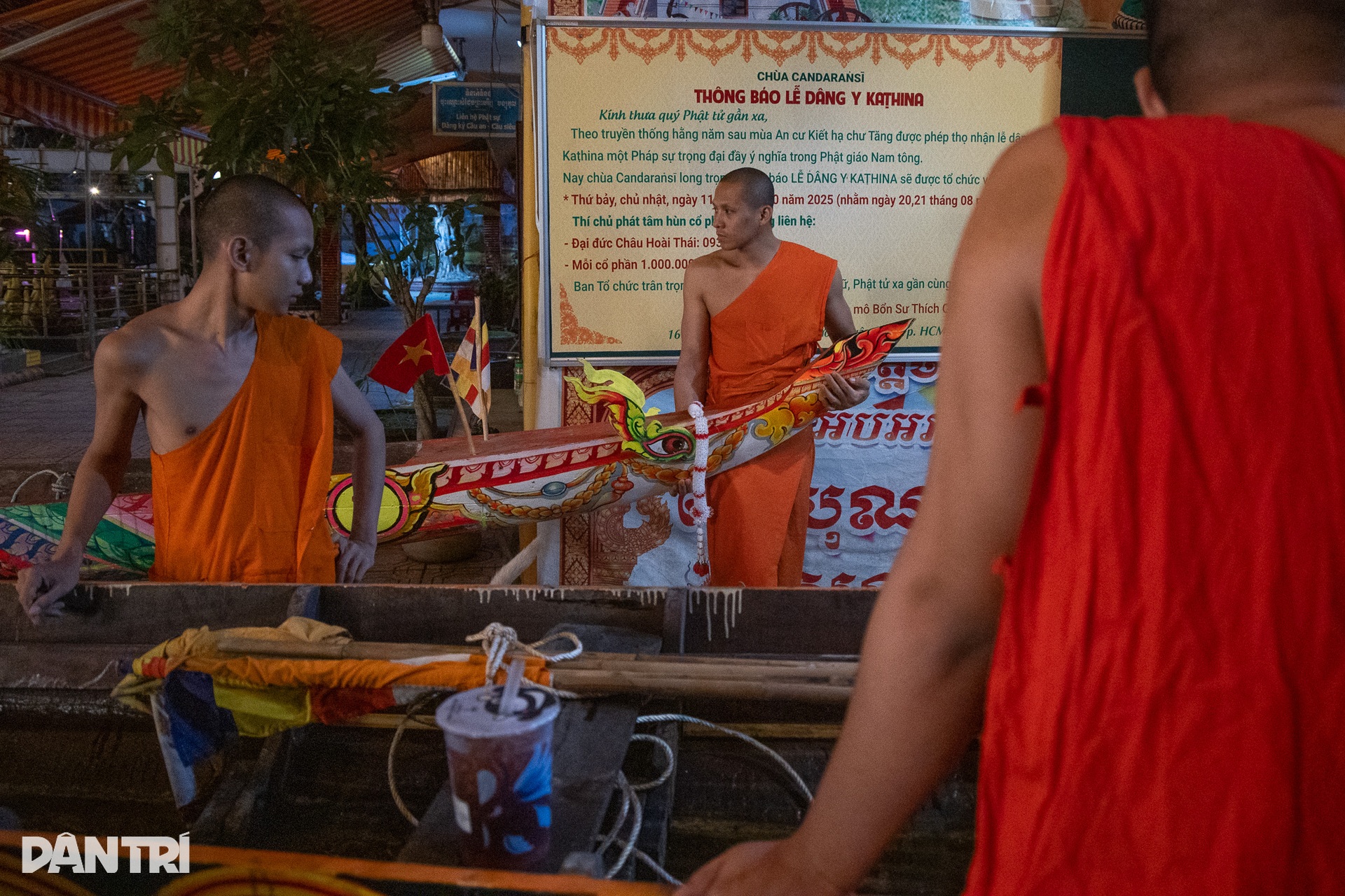 Xuyên đêm hạ thuỷ ghe ngo ở kênh Nhiêu Lộc, sẵn sàng cho lễ hội tại TPHCM - 3