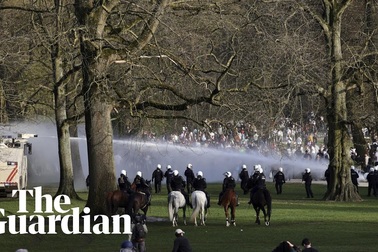 Cảnh sát Bỉ giải tán đám đông tụ tập bất chấp quy định chống dịch