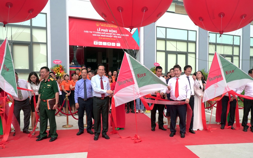 Bộ trưởng Đào Ngọc Dung: 40% kỹ năng lao động không hợp trong 15 năm tới - 2 Bộ trưởng Đào Ngọc Dung: 40% kỹ năng lao động không hợp trong 15 năm tới - 2