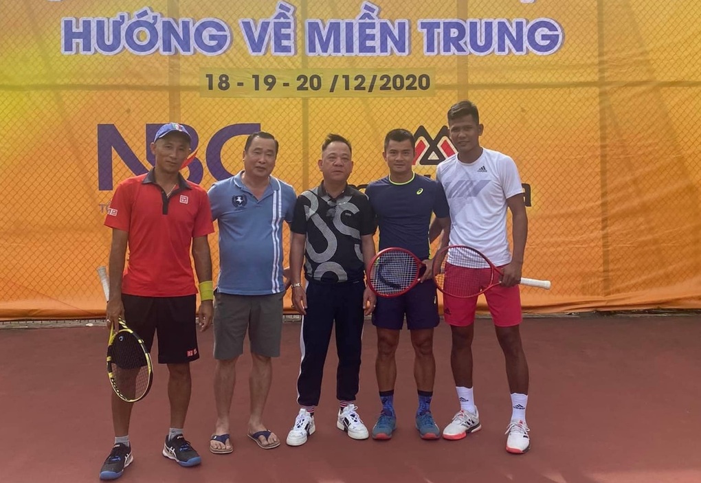 Bác sĩ ung thư phụ khoa gây quỹ nửa tỷ đồng cho trẻ em nghèo bằng… vợt - 2 Bác sĩ ung thư phụ khoa gây quỹ nửa tỷ đồng cho trẻ em nghèo bằng… vợt - 2