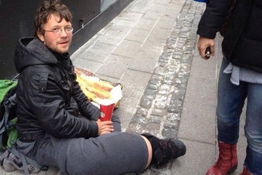 “Gã ăn mày xuyên lục địa” bị hãng hàng không từ chối phục vụ