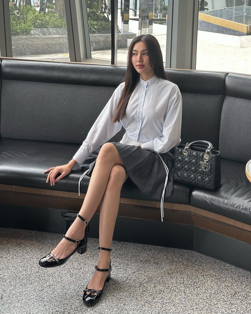 Nhiều mỹ nhân Việt chuộng mẫu túi bất ly thân của Công nương Diana - 4 Nhiều mỹ nhân Việt chuộng mẫu túi bất ly thân của Công nương Diana - 4