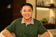 Từ cậu bé nghèo thành đại gia giàu có, xây biệt thự tặng cả làng