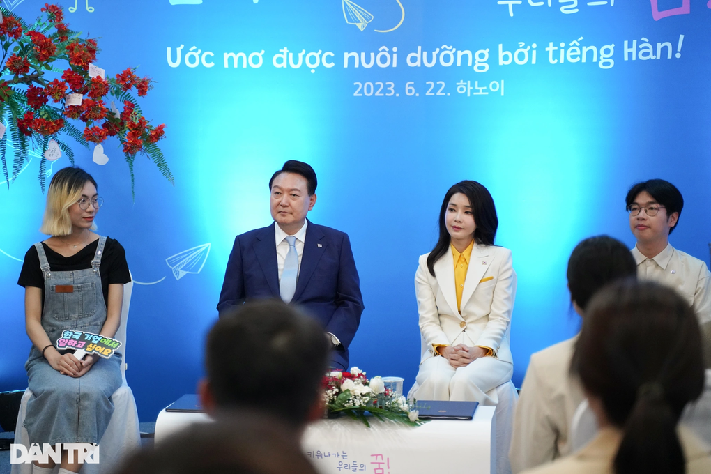 Tổng thống Hàn Quốc và Phu nhân trò chuyện cùng sinh viên Đại học QG Hà Nội - 4 Tổng thống Hàn Quốc và Phu nhân trò chuyện cùng sinh viên Đại học QG Hà Nội - 4