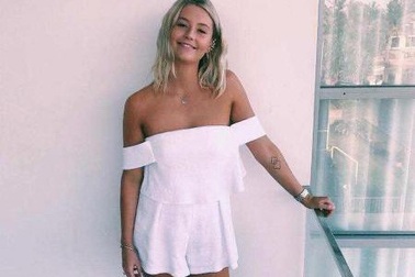 Cô gái 20 bị cắt cụt ngón tay vì thói quen cắn móng tưởng như vô hại