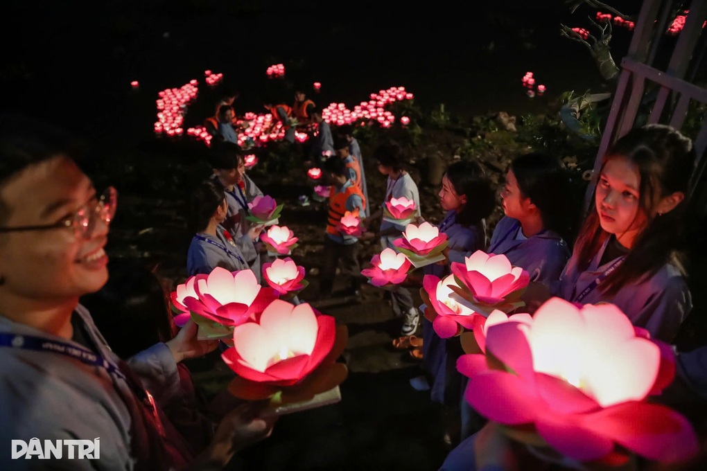 Văn khấn cúng rằm tháng 7 đầy đủ và lý giải ý nghĩa tâm linh - 2