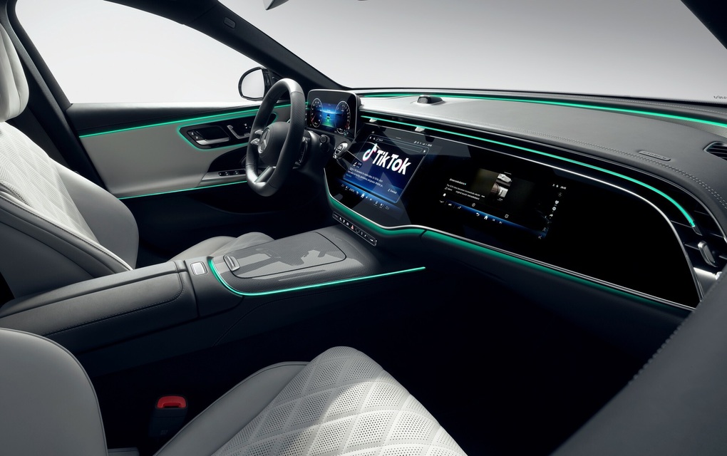 E-Class 2024 có màn hình cực lớn, tích hợp sẵn TikTok và camera tự sướng - 3 E-Class 2024 có màn hình cực lớn, tích hợp sẵn TikTok và camera tự sướng - 3