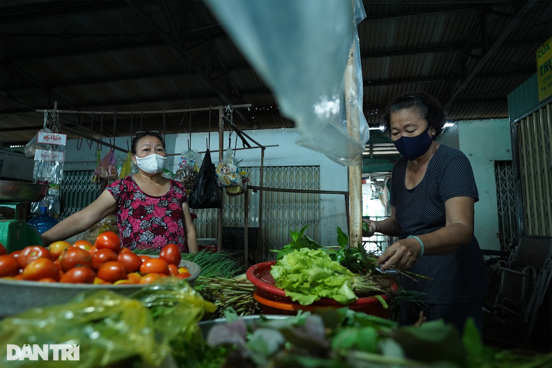 Tiểu thương Cần Giờ ra chợ bằng thẻ xanh Covid-19 - 6 Tiểu thương Cần Giờ ra chợ bằng thẻ xanh Covid-19 - 6