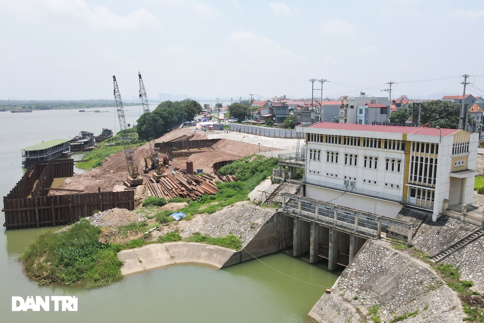 Hà Nội: Thi công nhà máy nước gây nứt lún đê, nhà dân trước mùa mưa bão - 14 Hà Nội: Thi công nhà máy nước gây nứt lún đê, nhà dân trước mùa mưa bão - 14