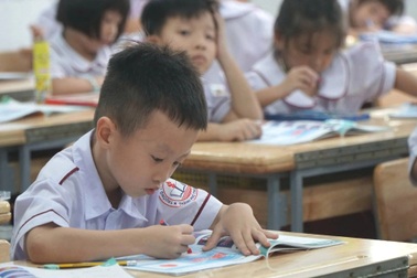 Phụ huynh than bất cập chuyện học liên kết, trường xếp quá 7 tiết/ngày