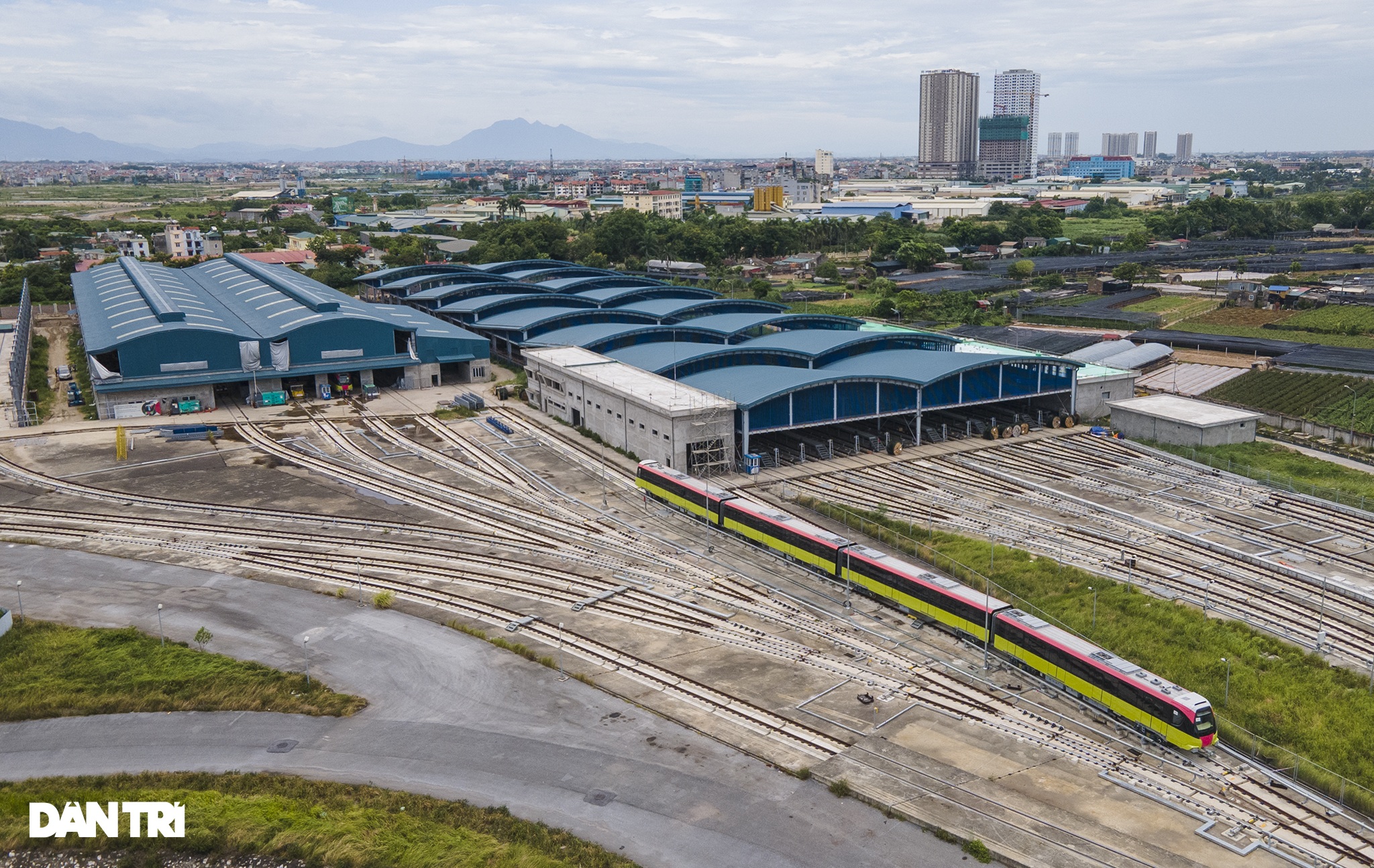 Cận cảnh đoàn tàu chạy thử toàn tuyến phần trên cao Metro Nhổn - ga Hà Nội - 14 Cận cảnh đoàn tàu chạy thử toàn tuyến phần trên cao Metro Nhổn - ga Hà Nội - 14