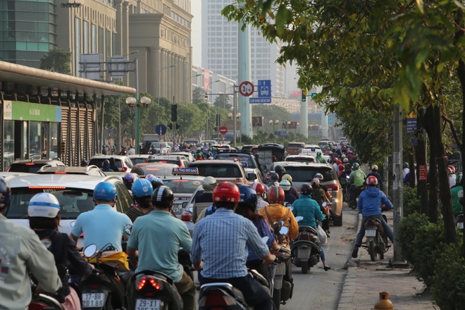 Người dân từ thành phố đổ về quê, cửa ngõ thủ đô ùn tắc - 10 Người dân từ thành phố đổ về quê, cửa ngõ thủ đô ùn tắc - 10