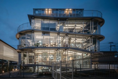 Quán cà phê "vòng xoáy" độc lạ như trung tâm thương mại thu nhỏ