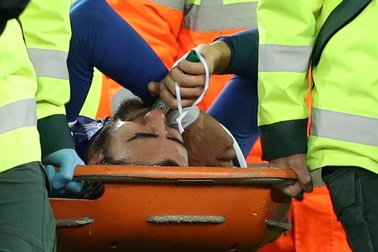 Andre Gomes sẽ được phẫu thuật ngay sau khi bị gãy cổ chân