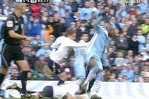 Những khoảnh khắc bùng nổ và điên rồ trong sự nghiệp Balotelli