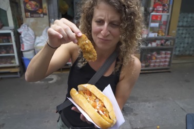 Món 25.000 đồng ở Hà Nội khách Tây mê mẩn, nhiều người Việt còn chưa thử