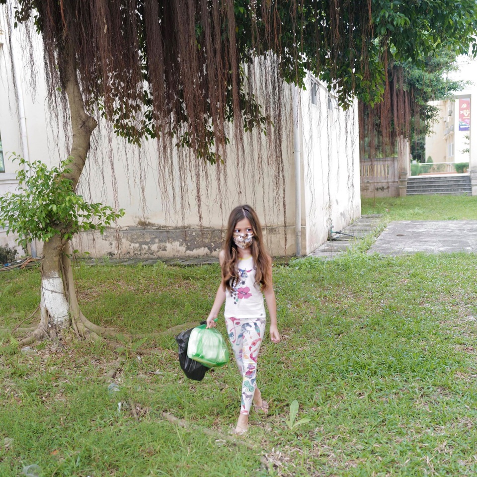 Hồng Nhung: “Cách ly quốc dân cho gia đình Bống sống một thế giới khác hẳn” - 7 Hồng Nhung: “Cách ly quốc dân cho gia đình Bống sống một thế giới khác hẳn” - 7