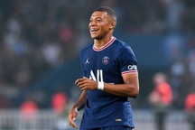 Choáng với số tiền "siêu khủng" PSG chi ra để giữ chân Mbappe