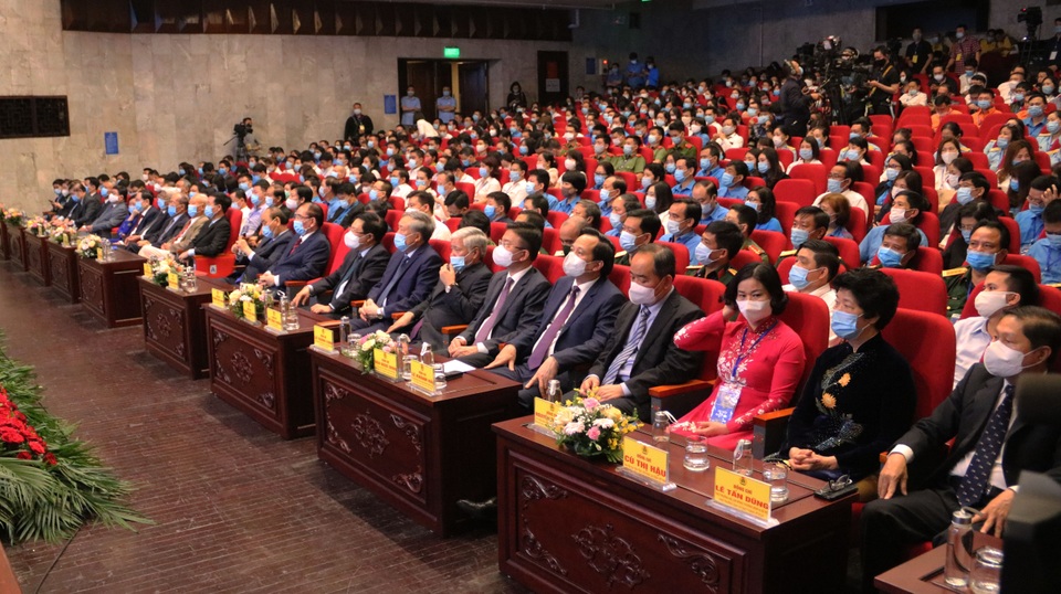 Chủ tịch nước Nguyễn Xuân Phúc dự Lễ kỷ niệm 135 năm Ngày Quốc tế Lao động - 3 Chủ tịch nước Nguyễn Xuân Phúc dự Lễ kỷ niệm 135 năm Ngày Quốc tế Lao động - 3