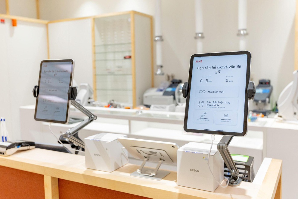 A JINS szemüvegmárka japán technológiát és szellemiséget hoz a vietnami vásárlóknak - 2 Thương hiệu kính mắt JINS đưa công nghệ và tinh thần Nhật Bản đến với khách hàng Việt - 2