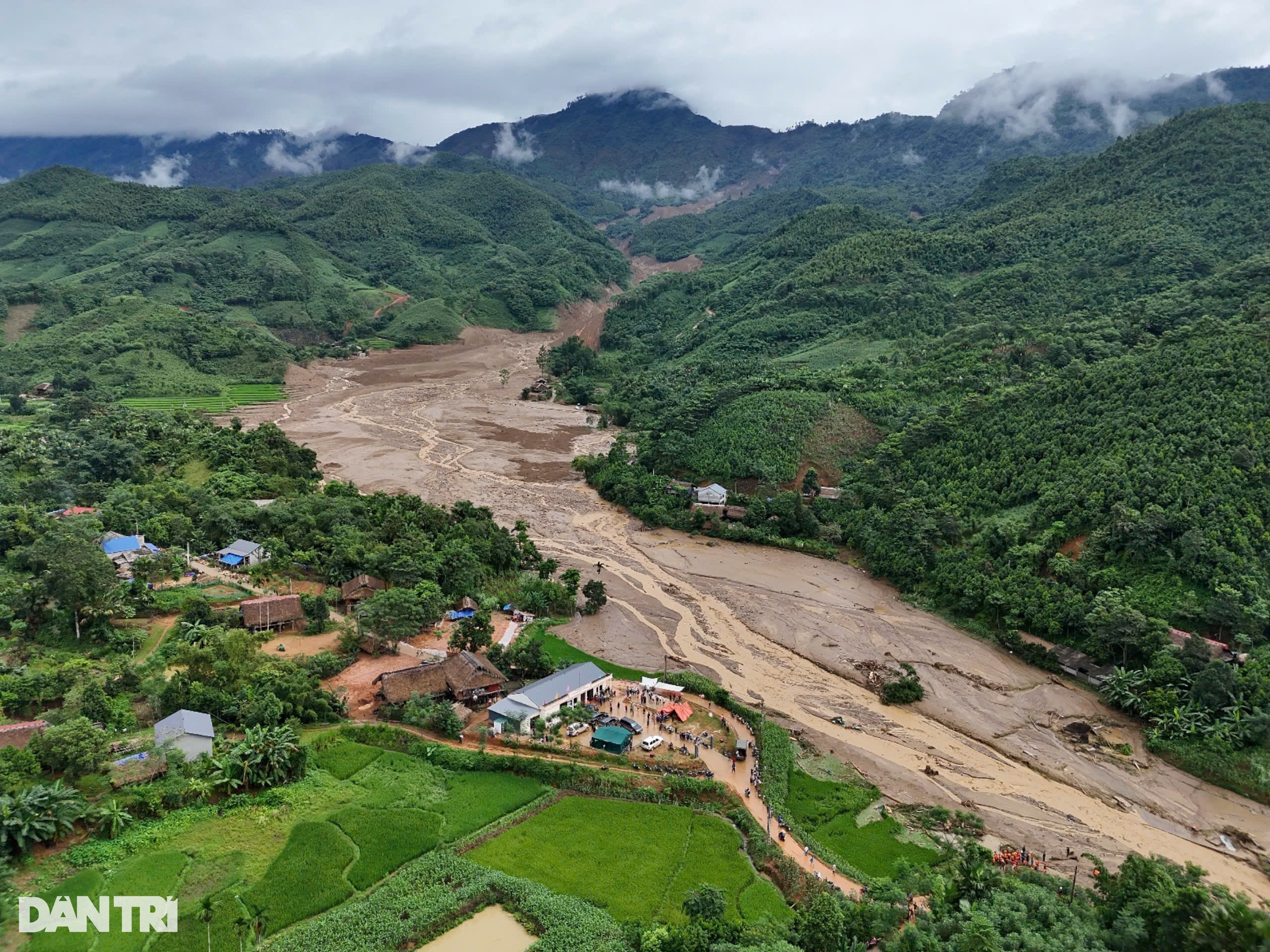 View - 10 ngày đi qua bão lũ tại miền Bắc | Báo Dân trí