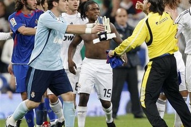 Pepe đối mặt với án kỷ luật nặng sau vụ “tung cước”