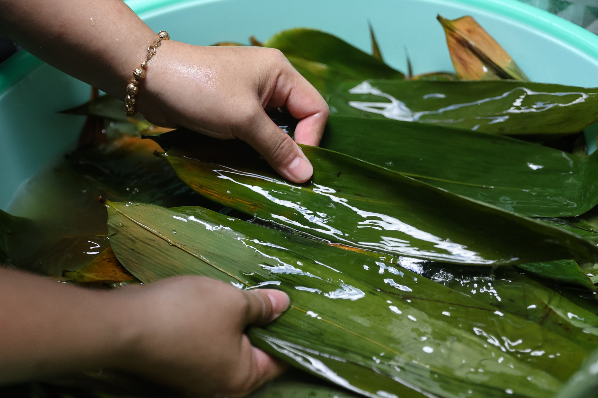 Hơn nửa thế kỷ giữ lửa nồi bánh ú lá tre dịp Tết Đoan Ngọ - 3 Hơn nửa thế kỷ giữ lửa nồi bánh ú lá tre dịp Tết Đoan Ngọ - 3