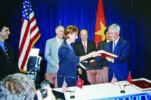 Bữa tiệc trong đêm lịch sử Mỹ bỏ cấm vận Việt Nam