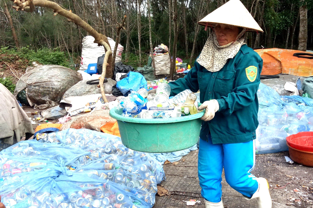 90%-phu-nu-lam-nghe-buon-ban-phe-lieu_congbinh 2