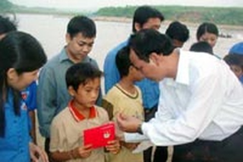 5 học sinh, sinh viên được tặng Huy hiệu tuổi trẻ dũng cảm 