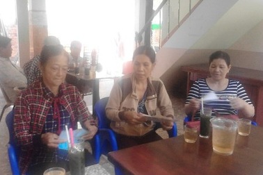 Cách chức Chủ tịch xã “giữ hộ” tiền hỗ trợ người nghèo