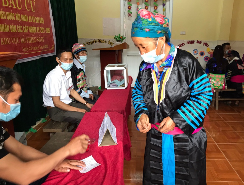 Đi thuyền vượt sông vào vùng lõi vườn quốc gia để bầu cử sớm - 12 Đi thuyền vượt sông vào vùng lõi vườn quốc gia để bầu cử sớm - 12