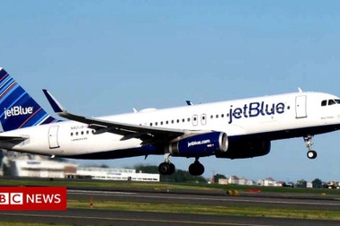 Máy bay 4 lần hạ cánh bất thành, hành khách hoảng loạn đòi xuống