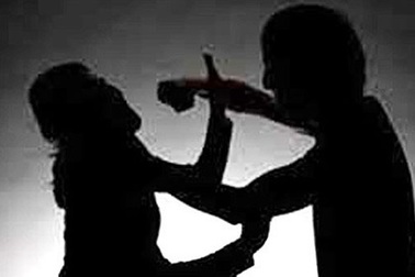 Hà Nội: Ông 71 tuổi chém vợ trước mặt cháu nội