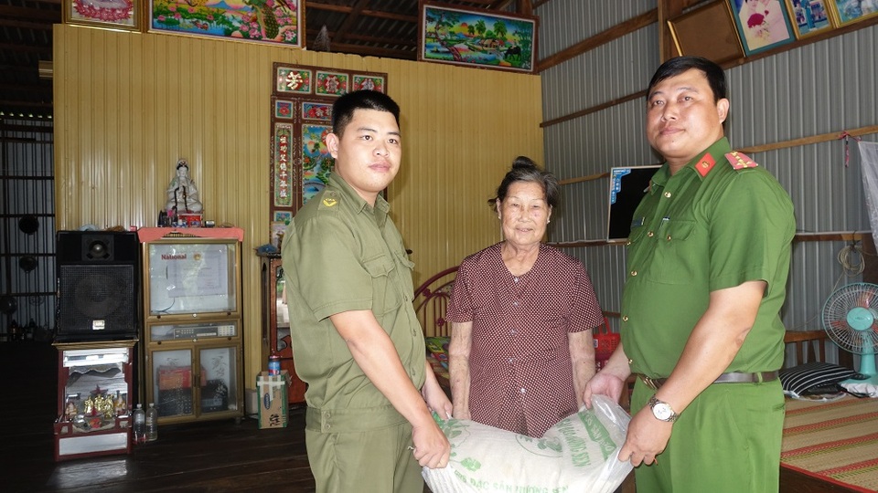 Hiệu quả bước đầu khi đưa công an chính quy về xã - 1 Hiệu quả bước đầu khi đưa công an chính quy về xã - 1
