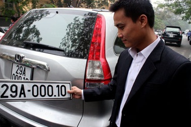 Hà Nội: Ngày đầu tiên đăng ký xe biển 5 số